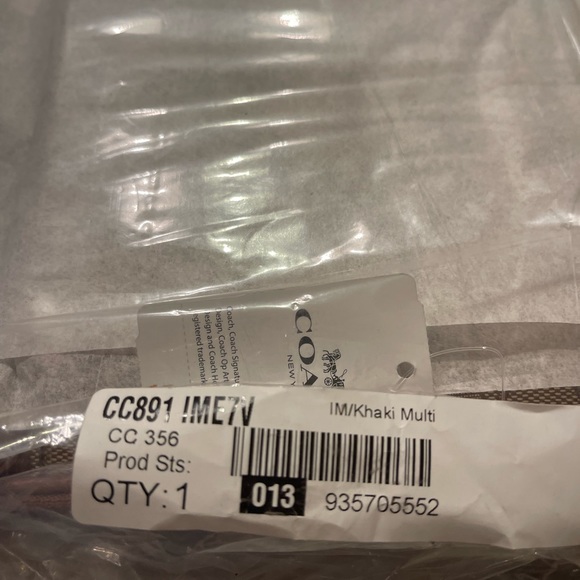 LAST ONE 🔥🔥NWT Coach Sleeve In Signature Jacquard With Stripe And Coach … - Picture 2 of 9